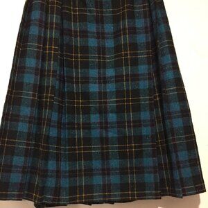 VINTAGE CASUALAIRE WOOL BLEND PLAID SKIRTS SIZE 8